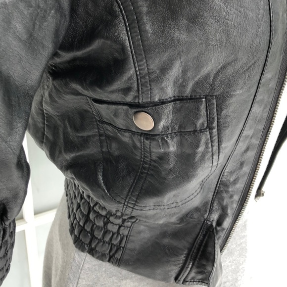 2B Bebe faux leather cropped jacket - Picture 3 of 6